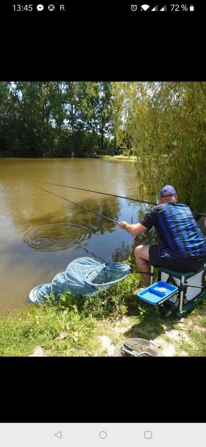 Camping La Garenne De Moncourt Rue  Esterno foto