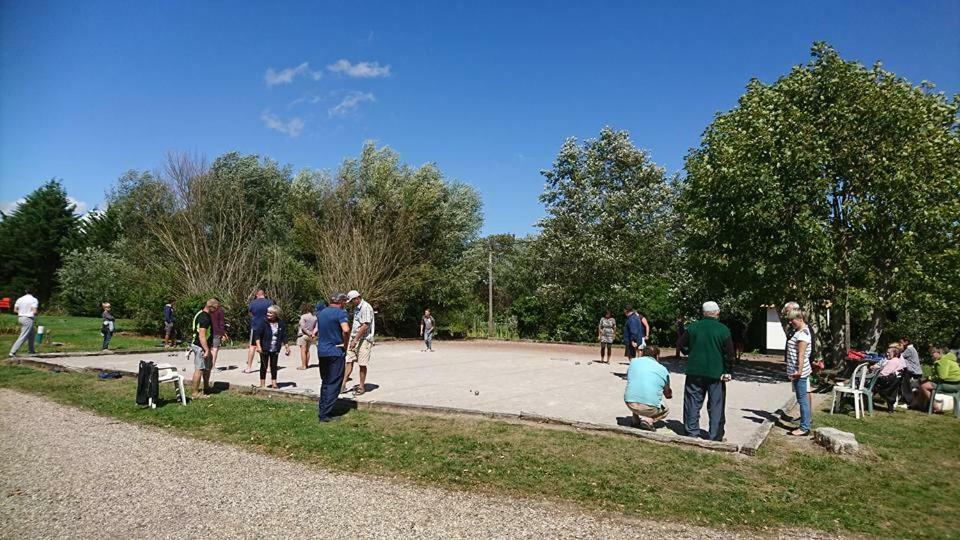 Camping La Garenne De Moncourt Rue  Esterno foto