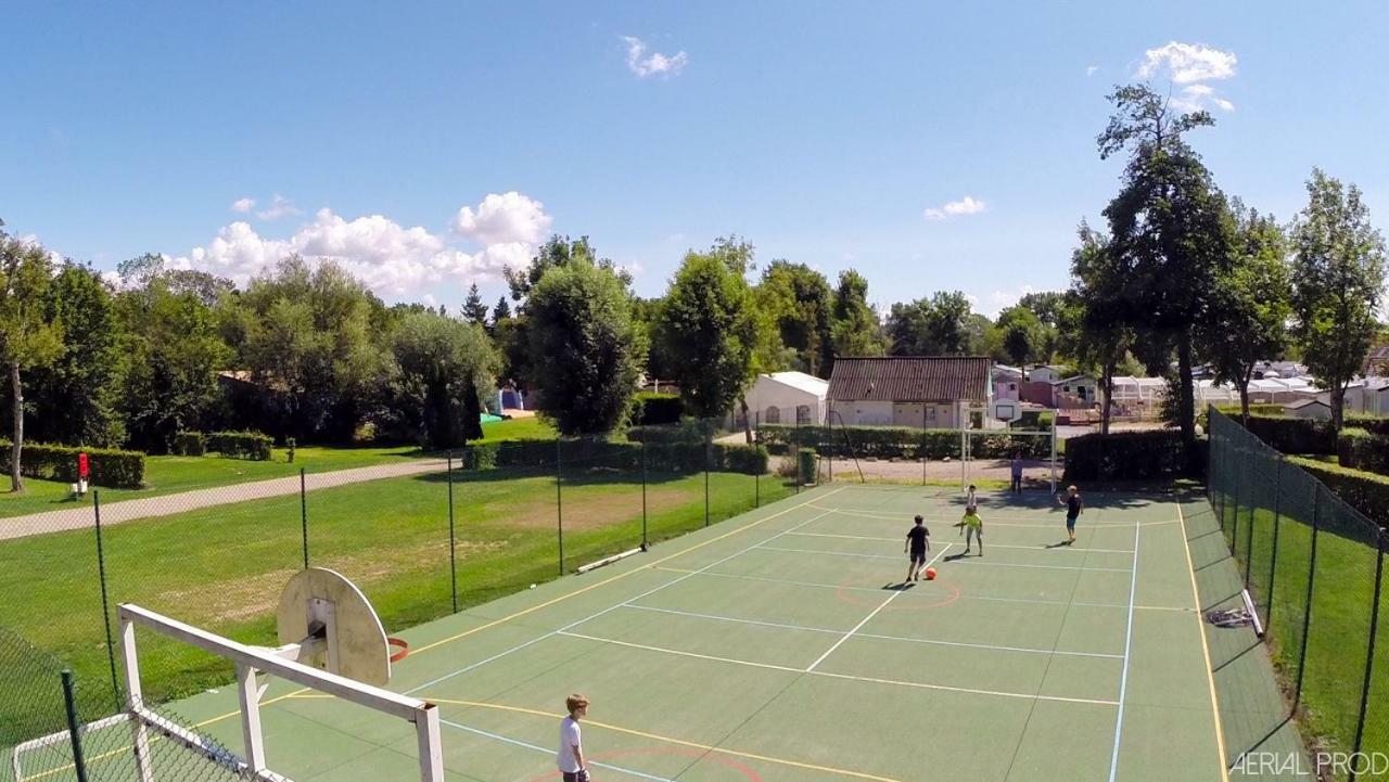 Camping La Garenne De Moncourt Rue  Esterno foto