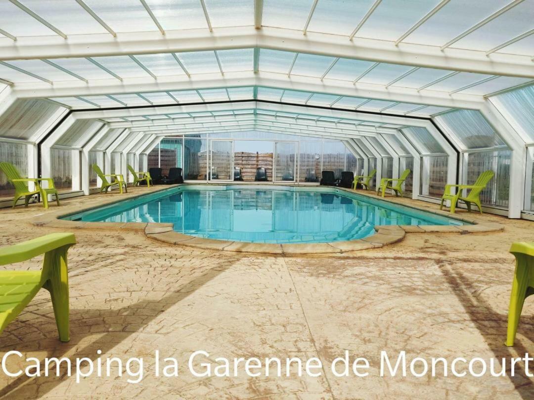 Camping La Garenne De Moncourt Rue  Esterno foto